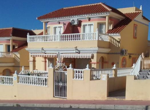 Casa adosada - Venta - Villamartin - Villamartin