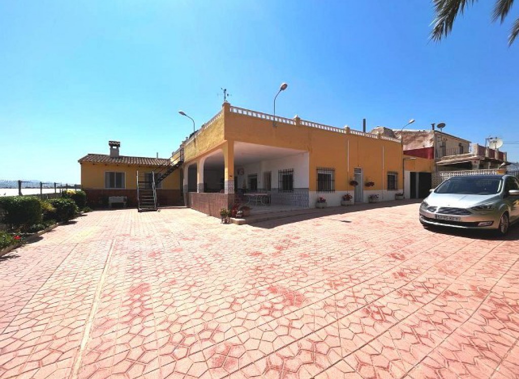 Resale - Finca/Country Property - Albatera