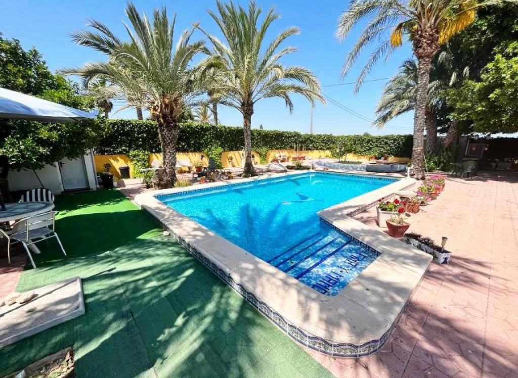 Resale - Finca/Country Property - Albatera