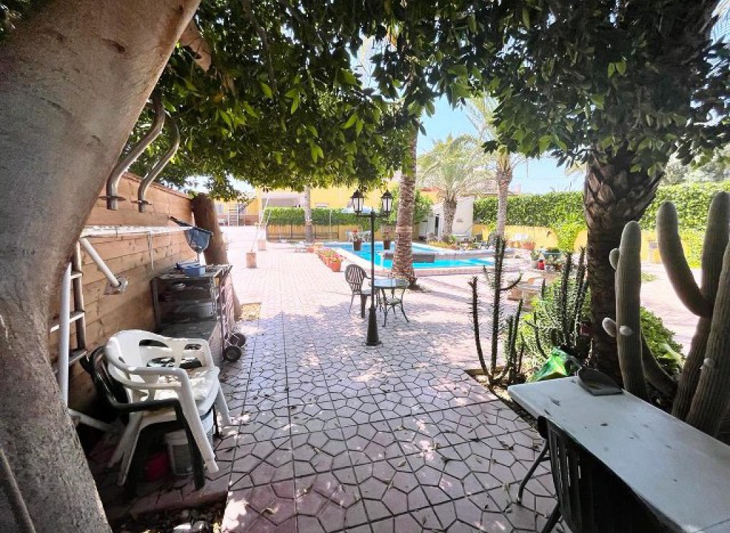 Resale - Finca/Country Property - Albatera