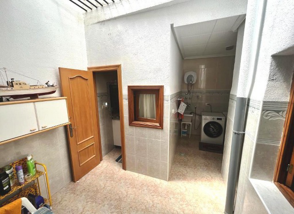 Resale - Finca/Country Property - Albatera