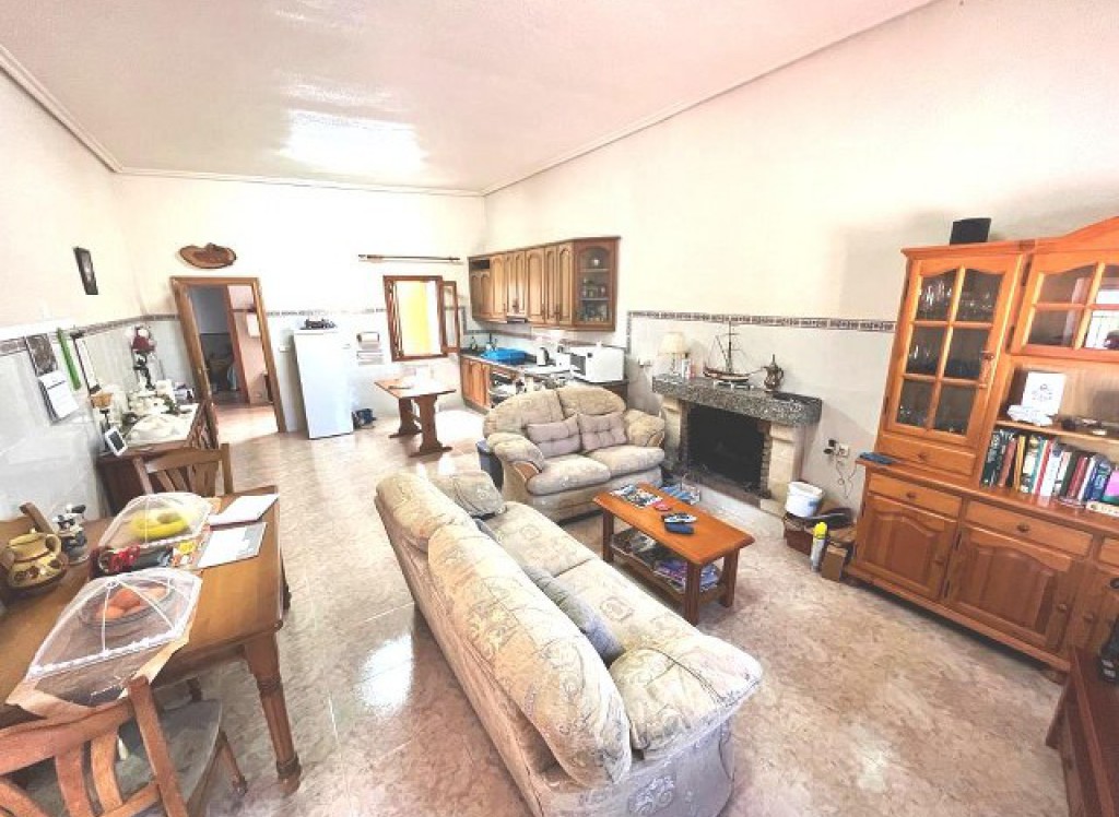 Resale - Finca/Country Property - Albatera