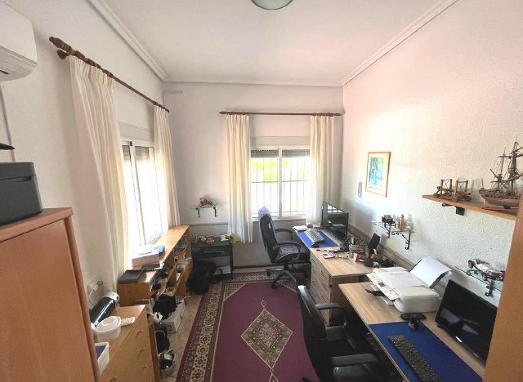 Resale - Finca/Country Property - Albatera