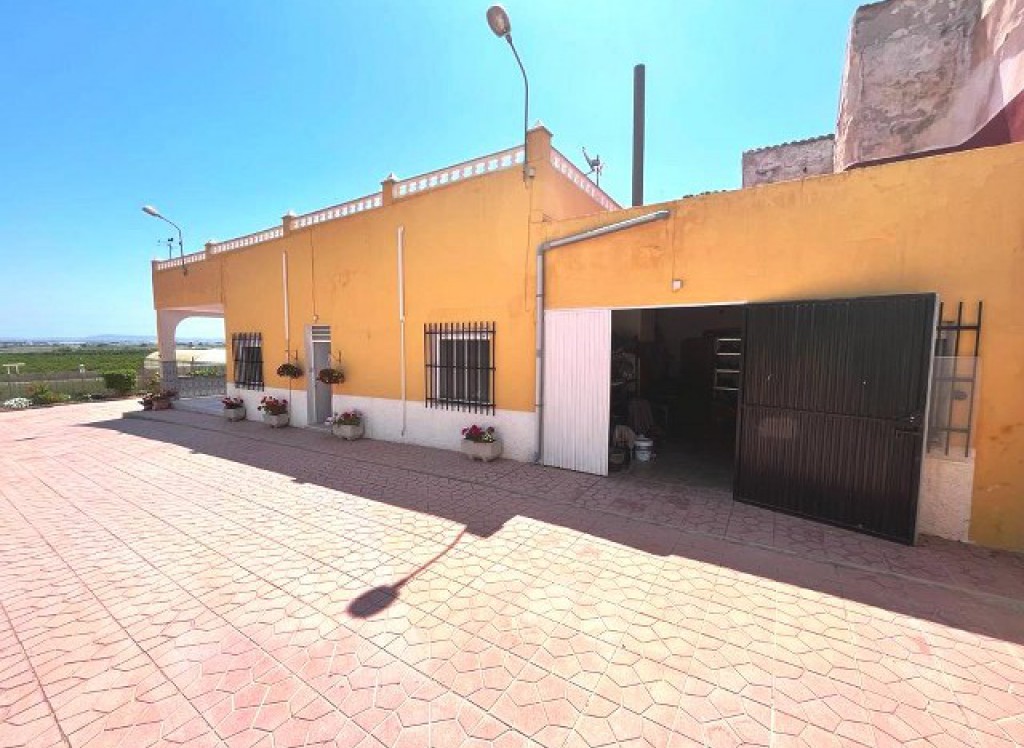 Resale - Finca/Country Property - Albatera