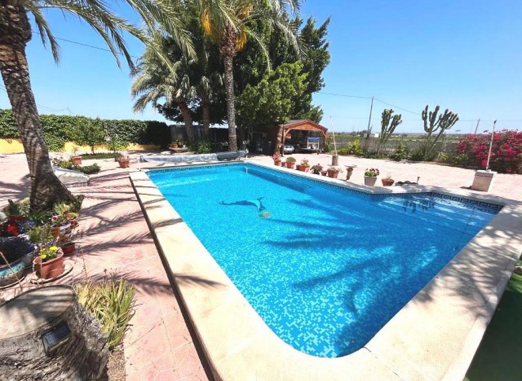 Resale - Finca/Country Property - Albatera