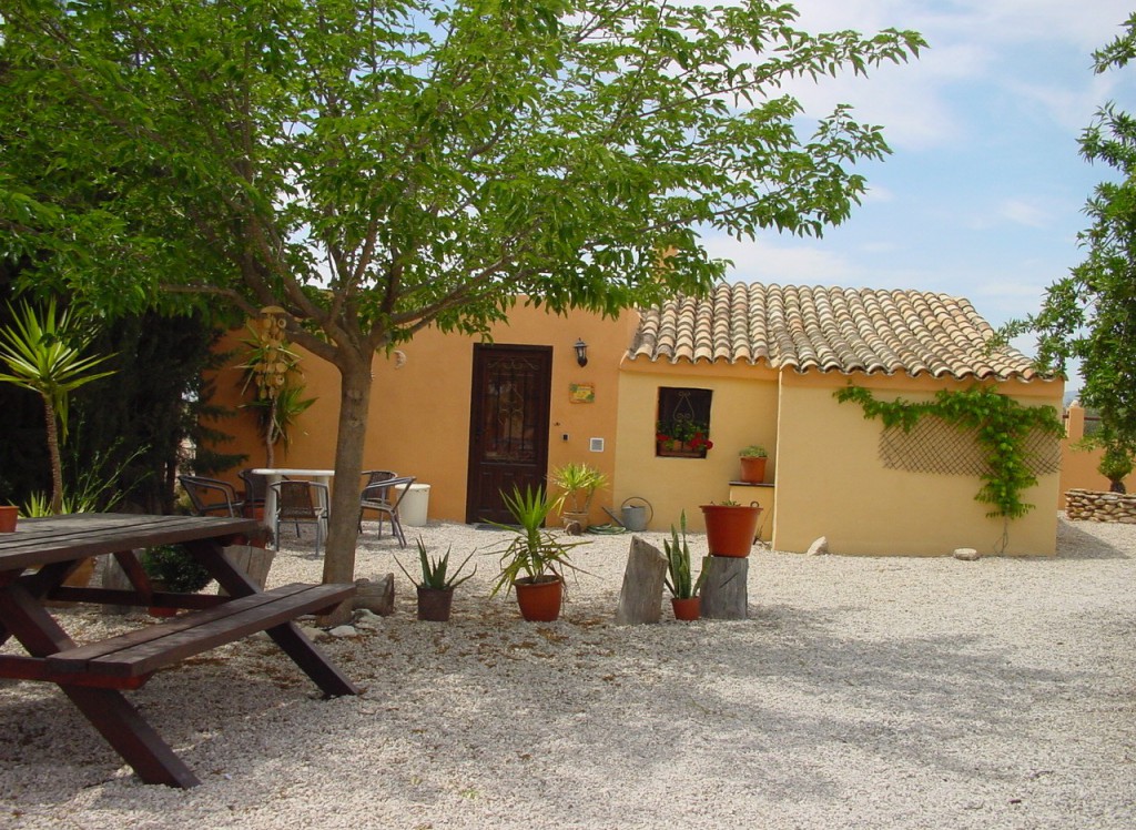 Resale - Finca/Country Property - Alicante Region