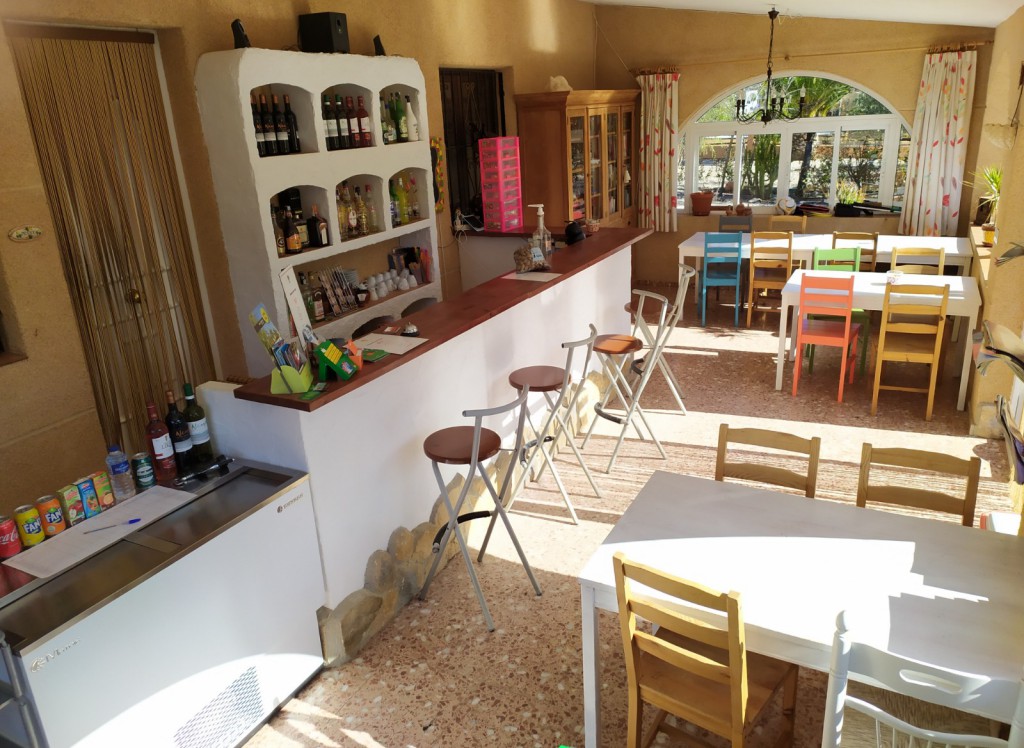 Resale - Finca/Country Property - Alicante Region