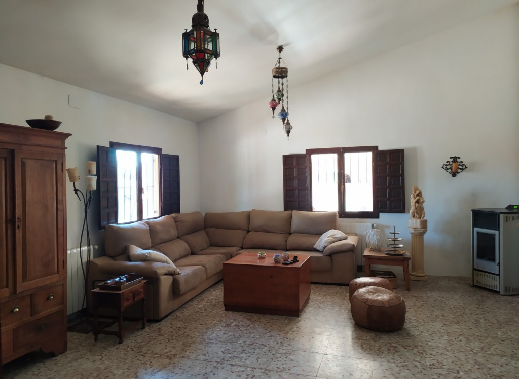 Resale - Finca/Country Property - Alicante Region