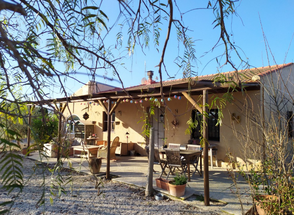 Resale - Finca/Country Property - Alicante Region