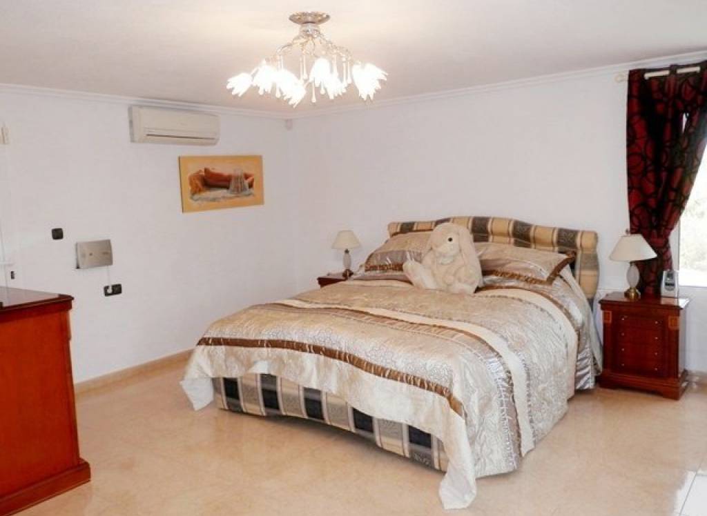 Resale - Finca/Country Property - Catral