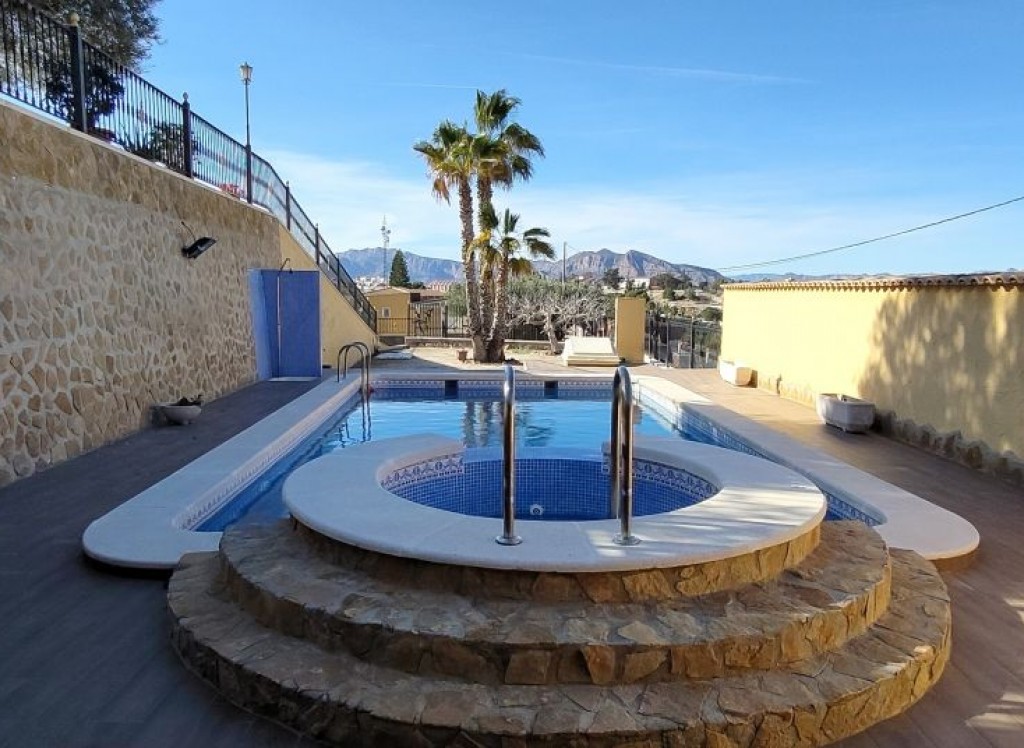 Resale - Finca - Orihuela