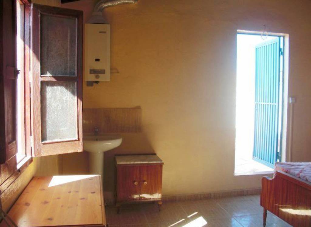 Resale - Townhouse - Abanilla