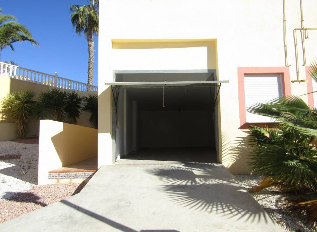 Resale - Townhouse - Villamartin