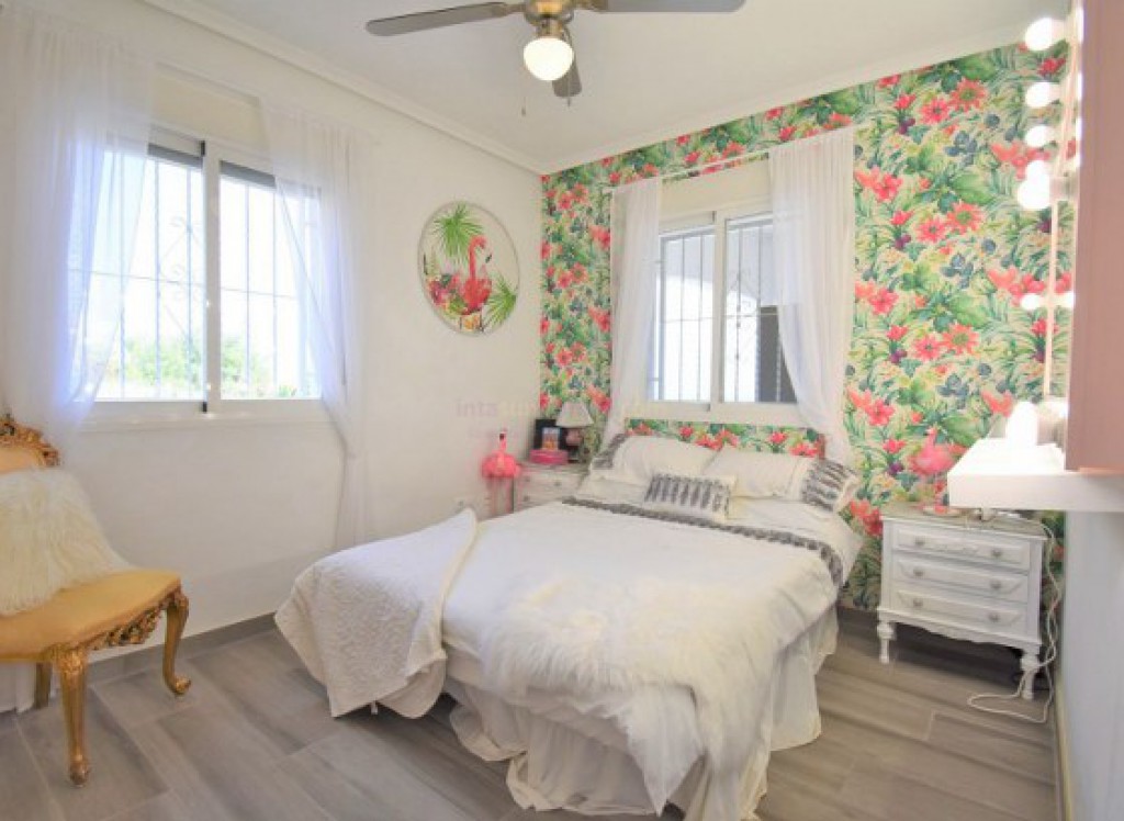 Resale - Villa - Algorfa