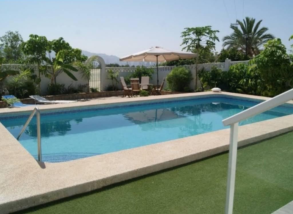 Resale - Villa - Alicante