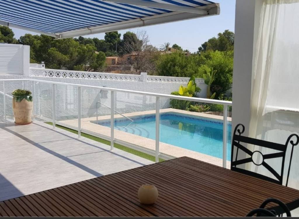 Resale - Villa - Alicante