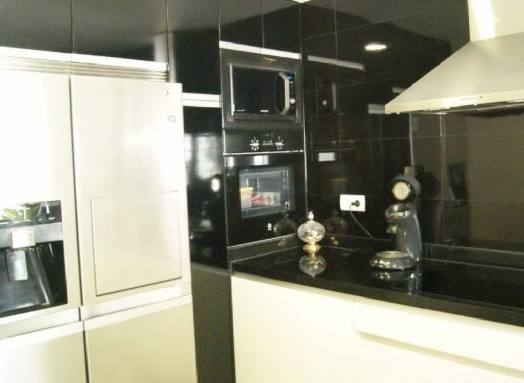 Resale - Villa - Alicante