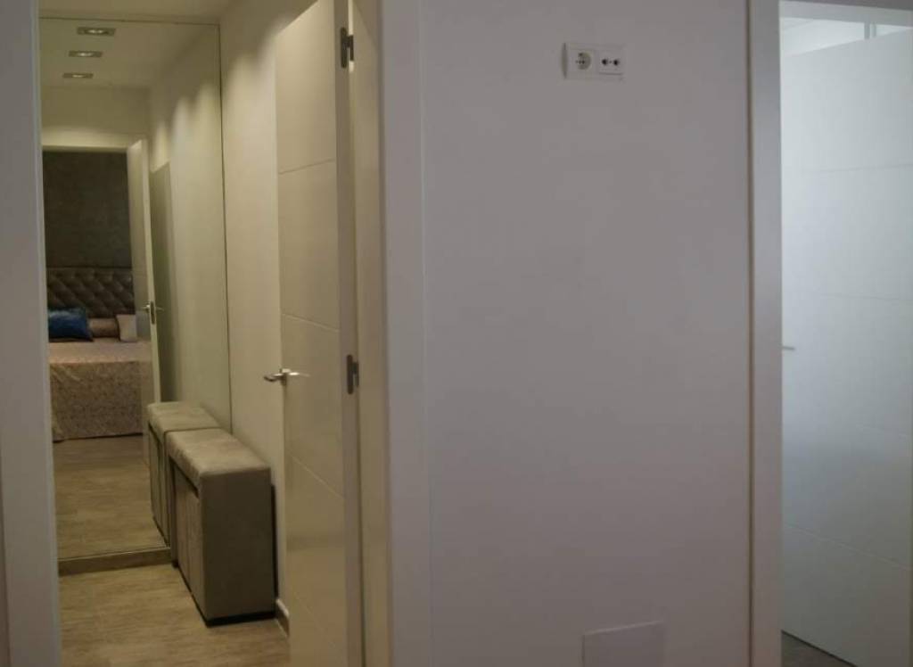 Resale - Villa - Alicante