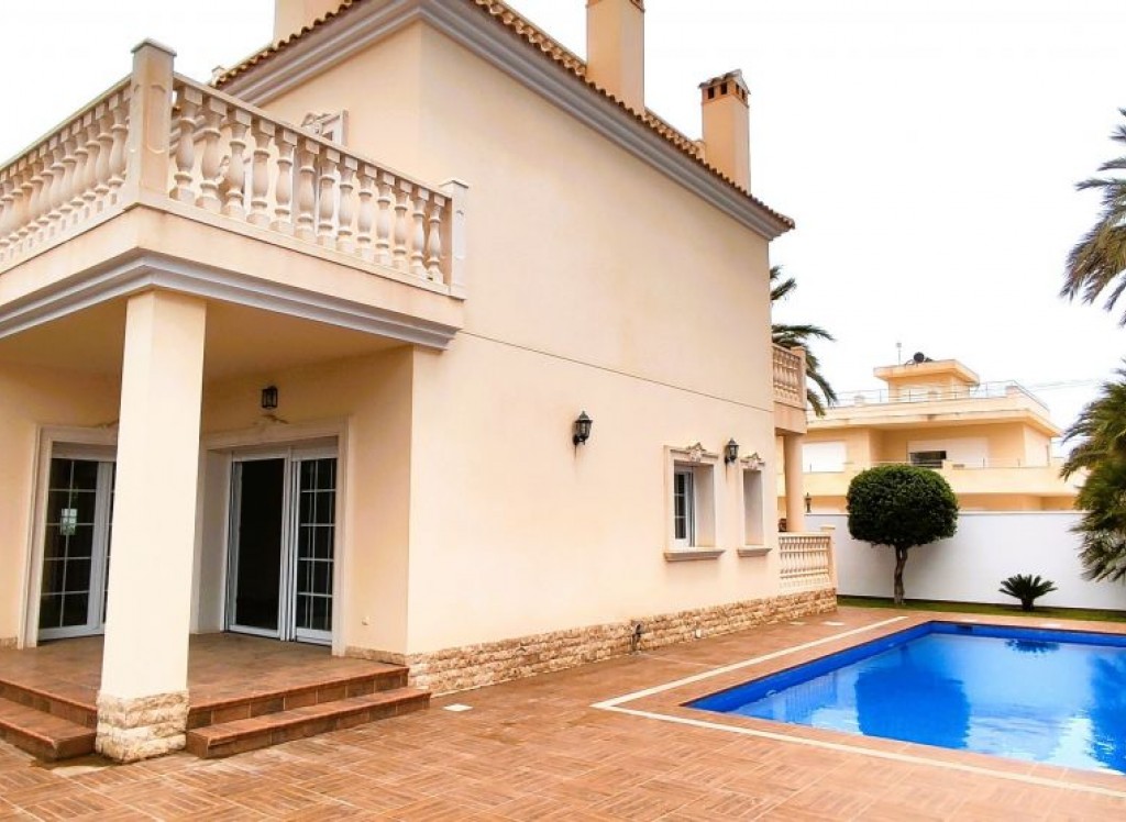 Resale - Villa - Cabo Roig