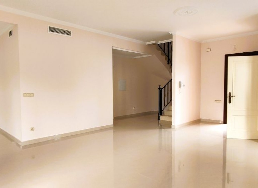 Resale - Villa - Cabo Roig