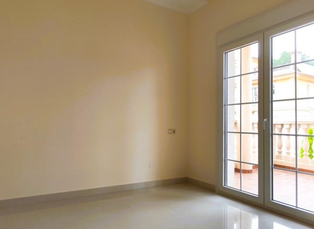 Resale - Villa - Cabo Roig