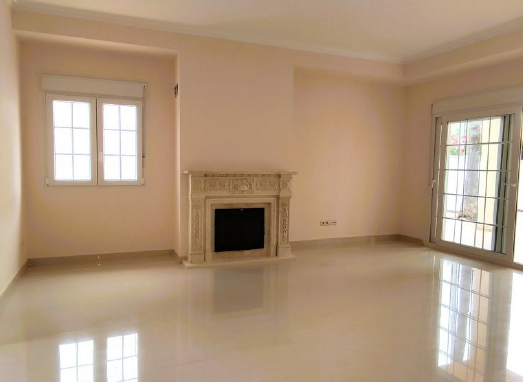 Resale - Villa - Cabo Roig