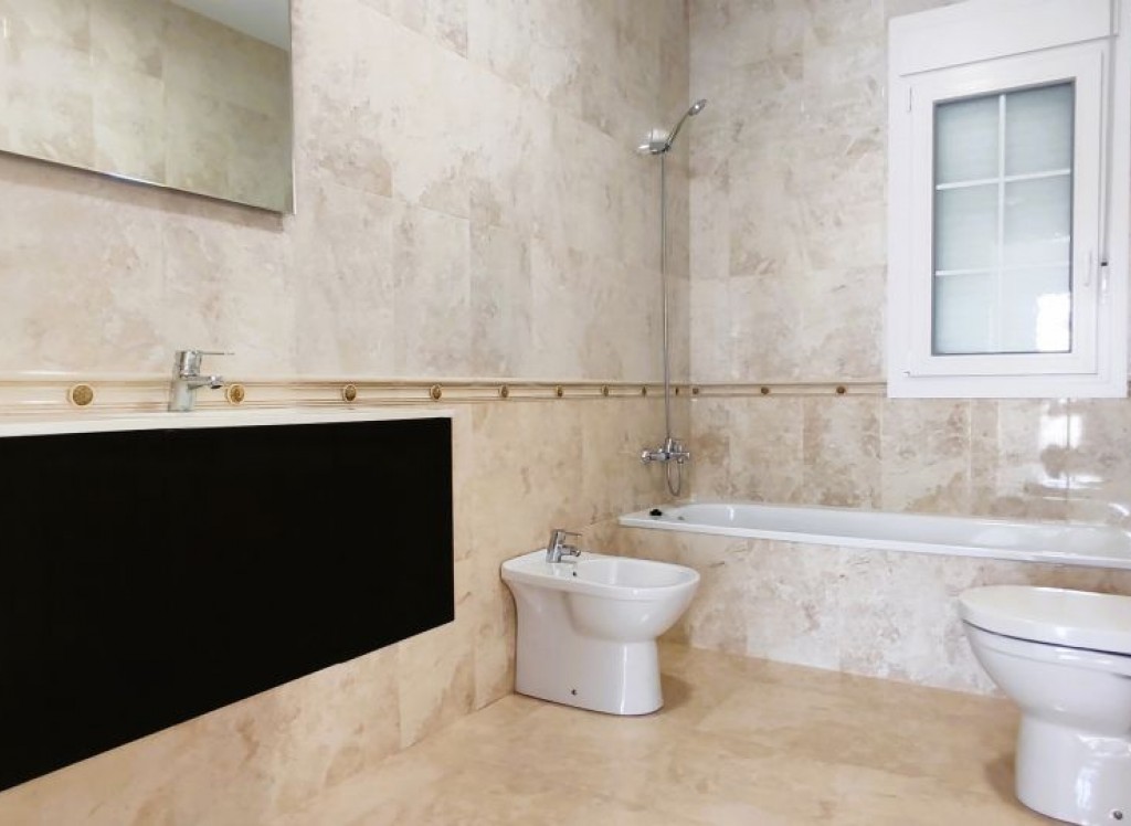 Resale - Villa - Cabo Roig