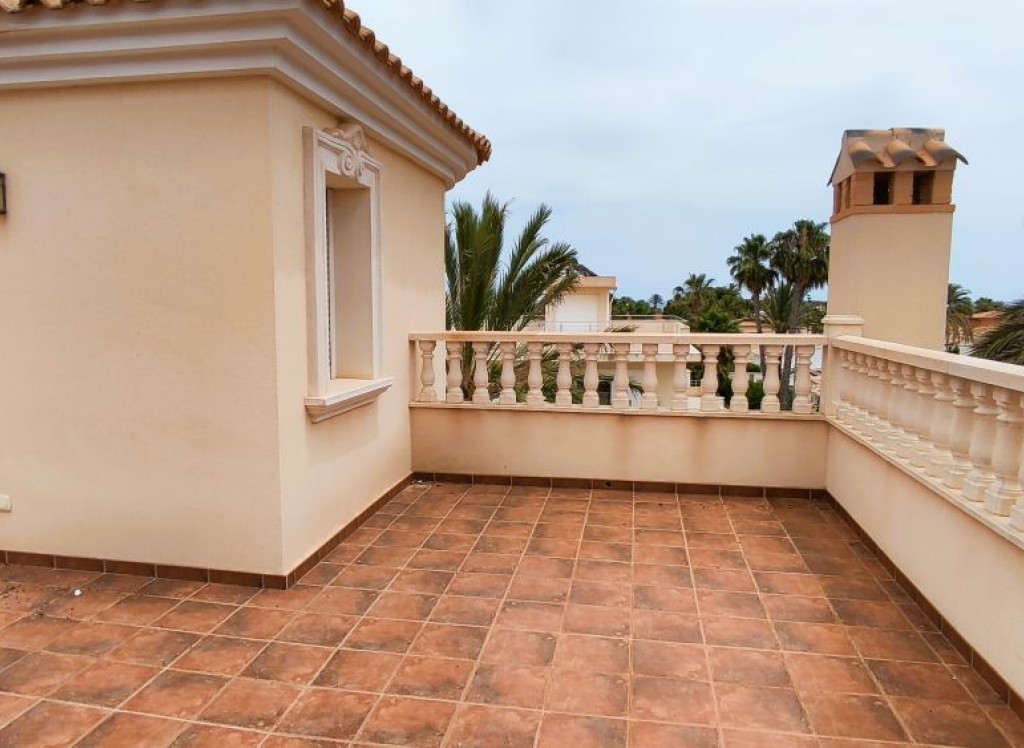 Resale - Villa - Cabo Roig
