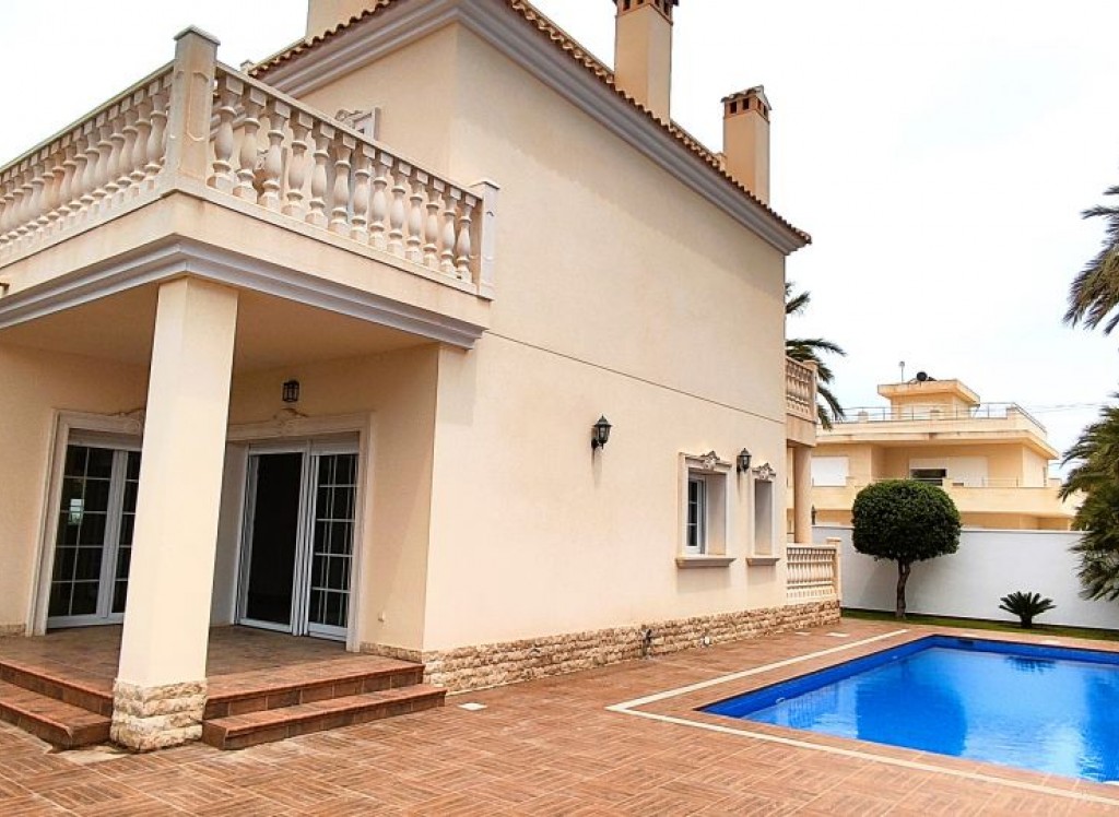 Resale - Villa - Cabo Roig