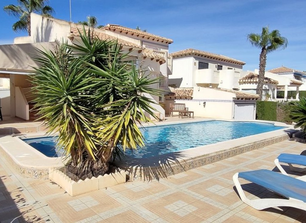 Resale - Villa - Las Ramblas Golf