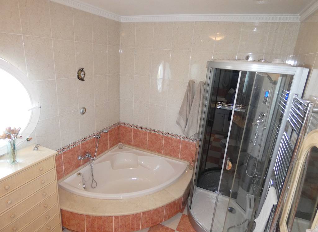 Resale - Villa - Orihuela